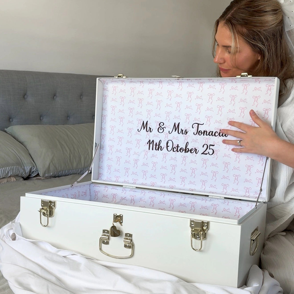 Classic Bridal Trunk (Regular Size) Keeprr